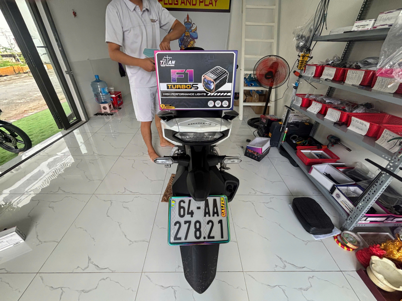 Độ đèn nâng cấp ánh sáng Trợ sáng Titan F1 Turbo S cho xe Winner X
